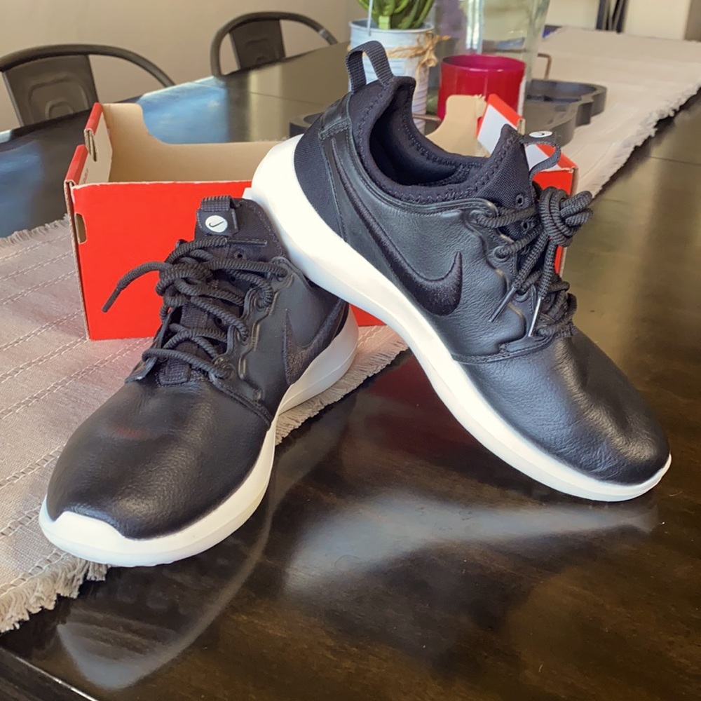Black W Roshe Two SI Sneakers